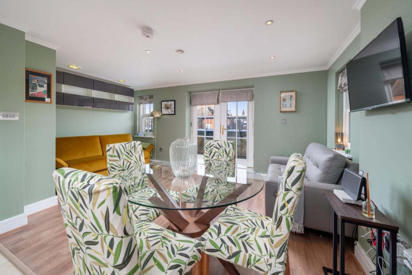 Ferienwohnung Designer 1 Bed Flat Barons Court Sleeps 4, Balcony London Exterior foto